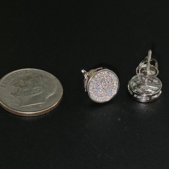 ✨ 0.39 CTW Moissanite Round Pavé Stud Earrings | S925 Silver | VVS D Color ✨ - Picture 3 of 4
